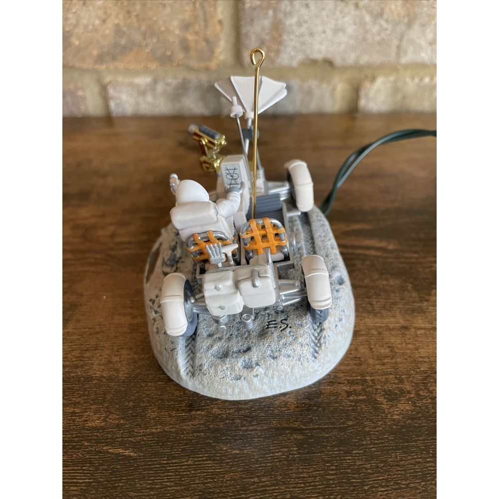 HALLMARK KEEPSAKE ORNAMENT LUNAR ROVER SPACE‎ MOON FLICKERING LIGHT NIB 1999 - Picture 10 of 16